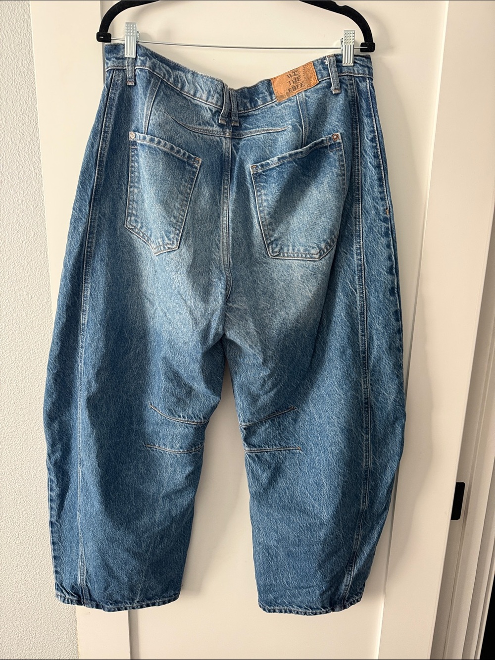 We The Free Women's Cropped Relaxed Light Blue Denim Jeans - Picture 5 of 9